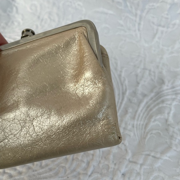 Hobo pearl shimmer leather wallet - Picture 6 of 7